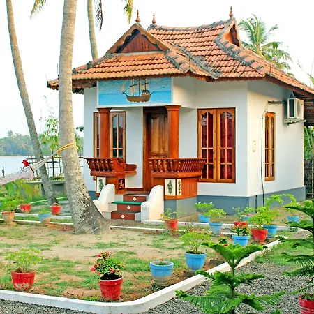 Breeze Backwater Homes Kochi Room photo