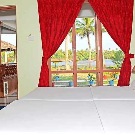 Breeze Backwater Homes Kochi Room photo
